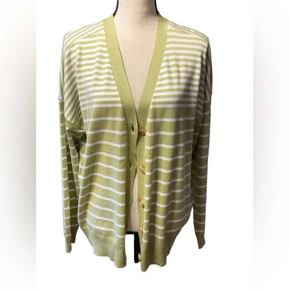 Lightweight button down sweater by Cyrus - Picture 1 of 7